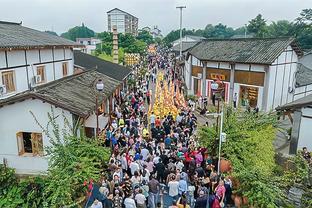 ?中国范儿！布里奇斯華人青年龙年专属穿搭秀